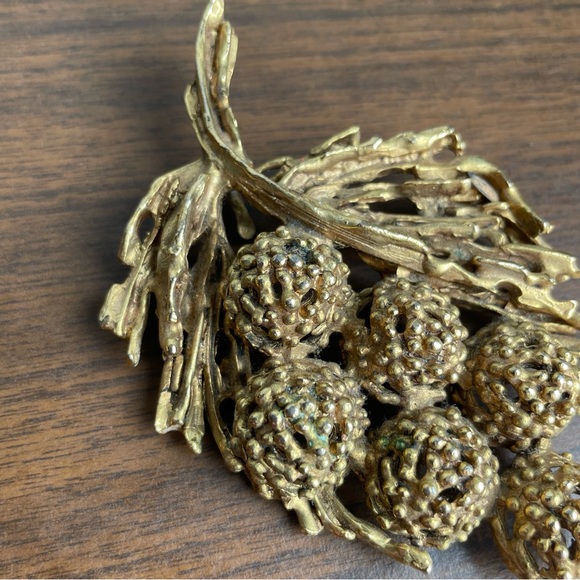 Large Erwin Pearl Berry Brooch - Picture 2 of 6